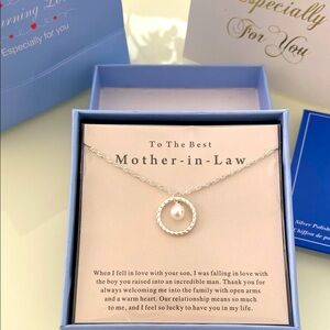 Elegant Silver Necklace with Pearl Pendant